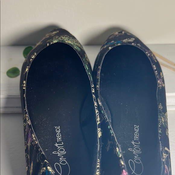 Comfort Trendz Black Asian Floral Flats - Picture 9 of 9